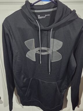 Under Armour Men’s Black Pull Over Hoodie with Gray Logo